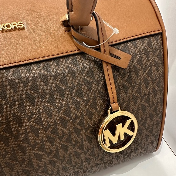 MICHAEL KORS TRAVEL MEDIUM DUFFEL CROSSBODY / SATCHEL BAG - Picture 7 of 16